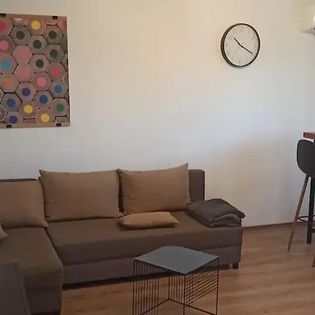 Martina - Modern With View Apartment